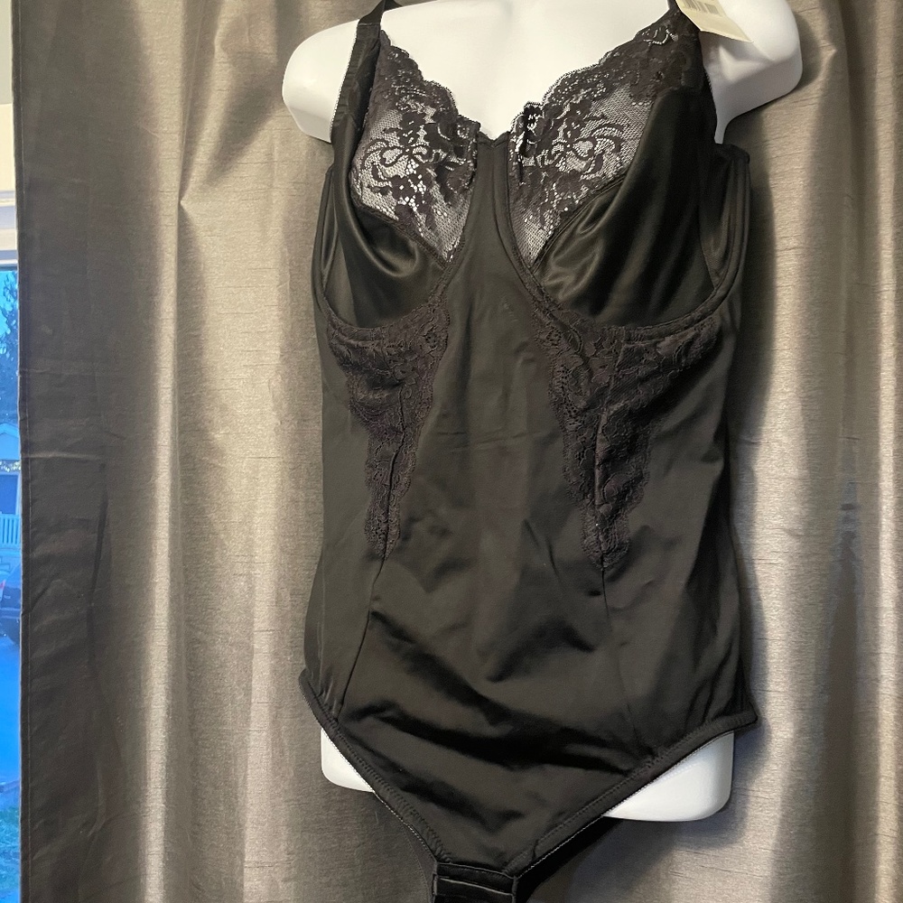 MAIDENFORM  Flexees Embellished Firm Control Bodysuit